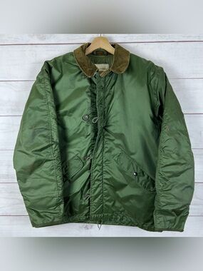 Vintage Avirex Jacket Mens Medium Green Extreme Cold Weather Military Coat 80s